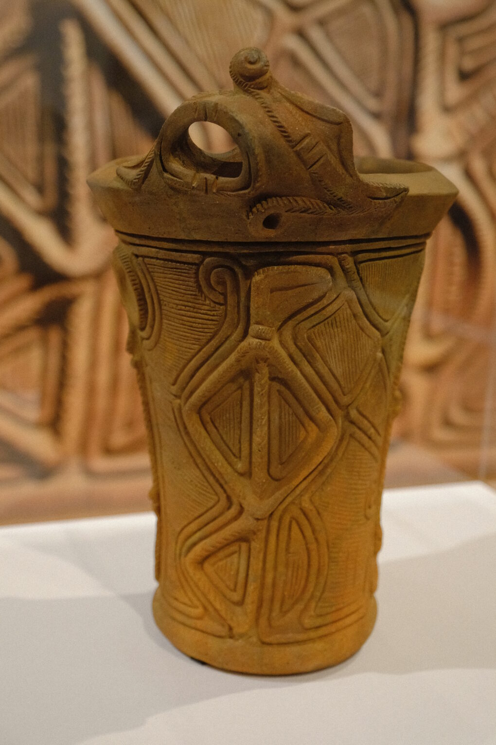 縄文展　深鉢形土器（人体文土器）一の沢遺跡　山梨県立考古博物館
