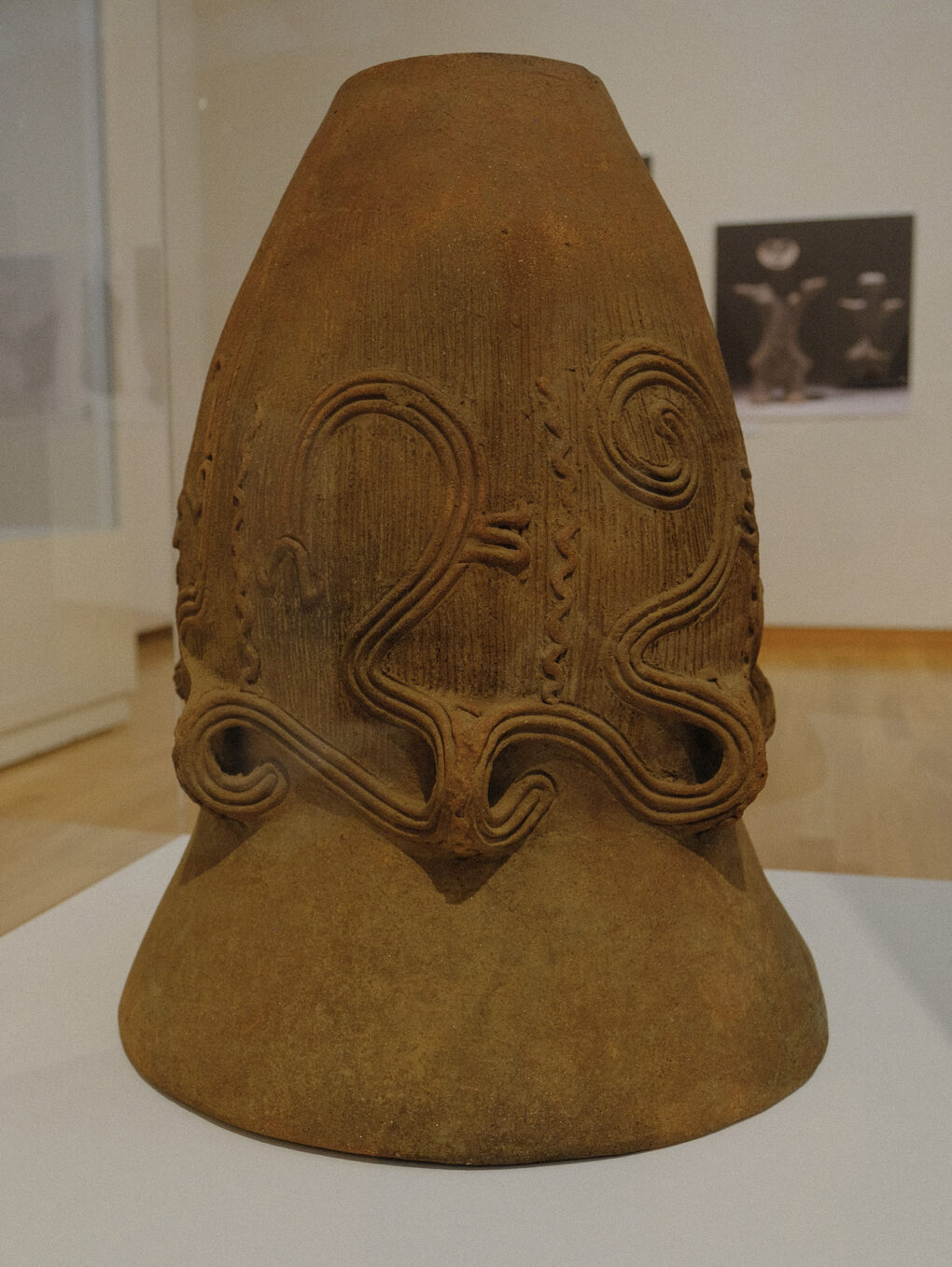 縄文展　深鉢形土器（釣鐘）　釈迦堂遺跡　釈迦堂遺跡博物館