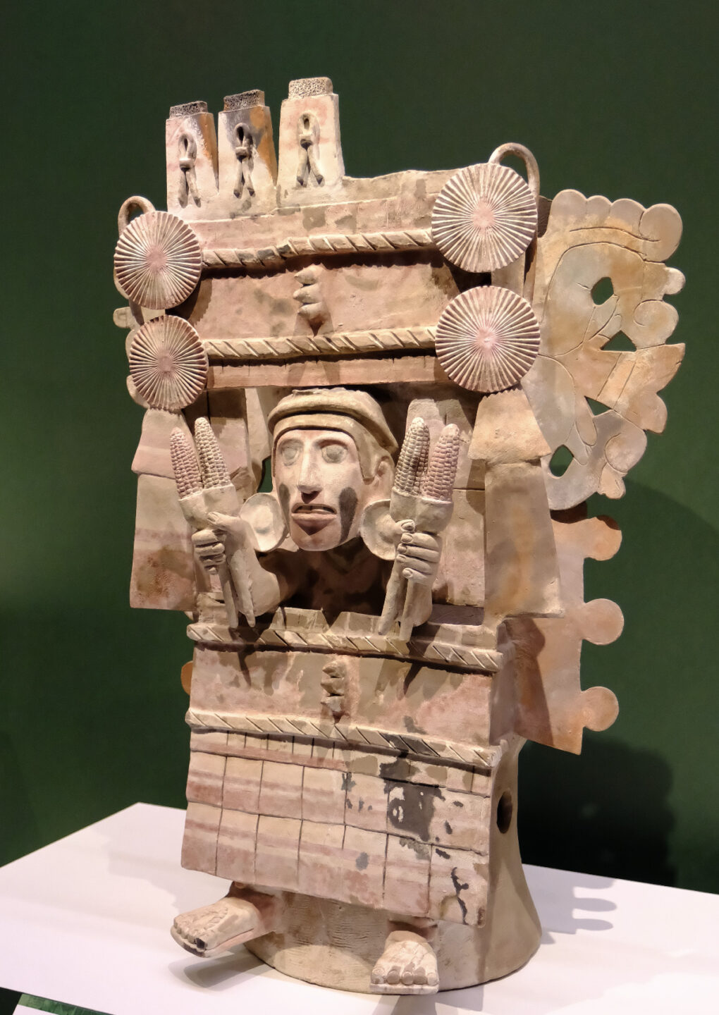 古代メキシコ　東京国立博物館　チコメコアトル神の火鉢（複製）