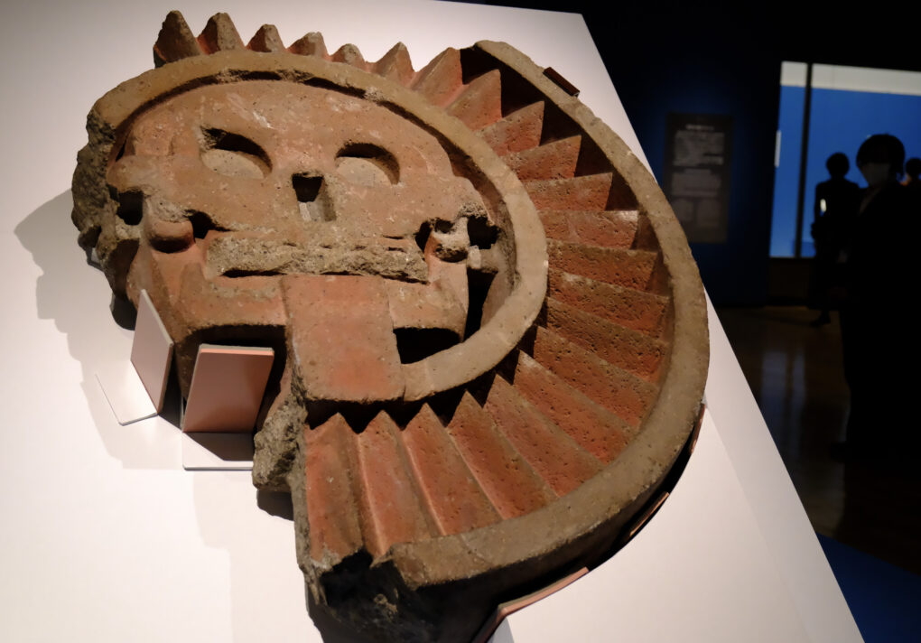 死のディスク石彫　　テオティワカン文明　300〜550年　テオティワカン、太陽のピラミッド、太陽の広場出土