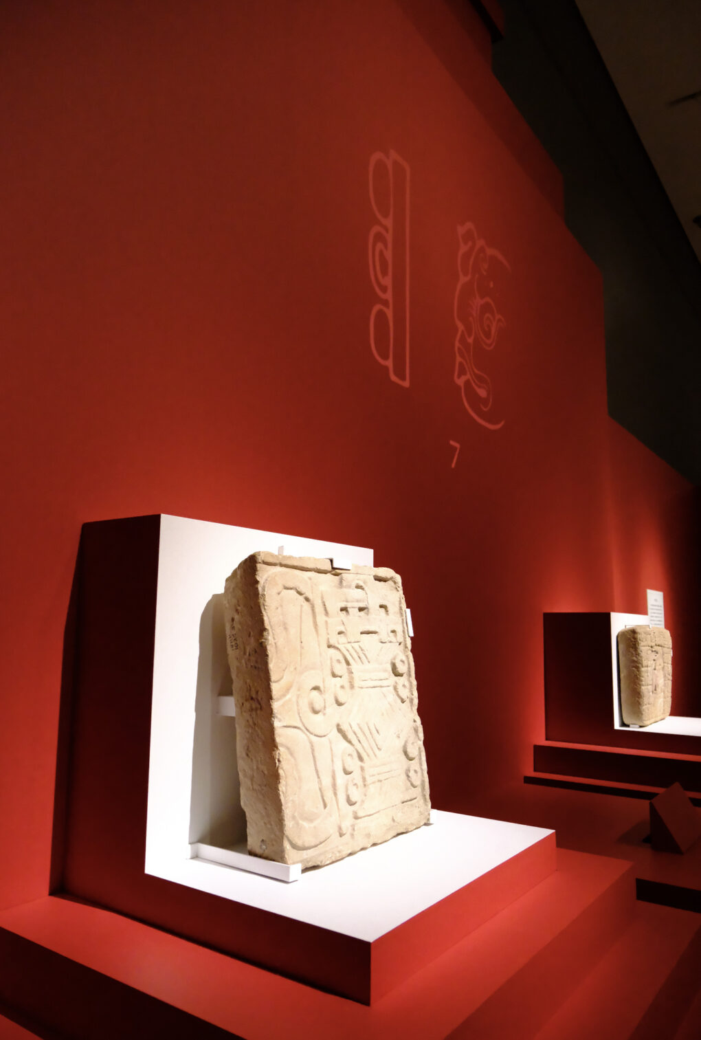 近世周期と太陽暦を表す石彫　マヤ文明　800〜1000年　チチェン・イツァ金星の基壇出土　ユカタン地方人類学博物館