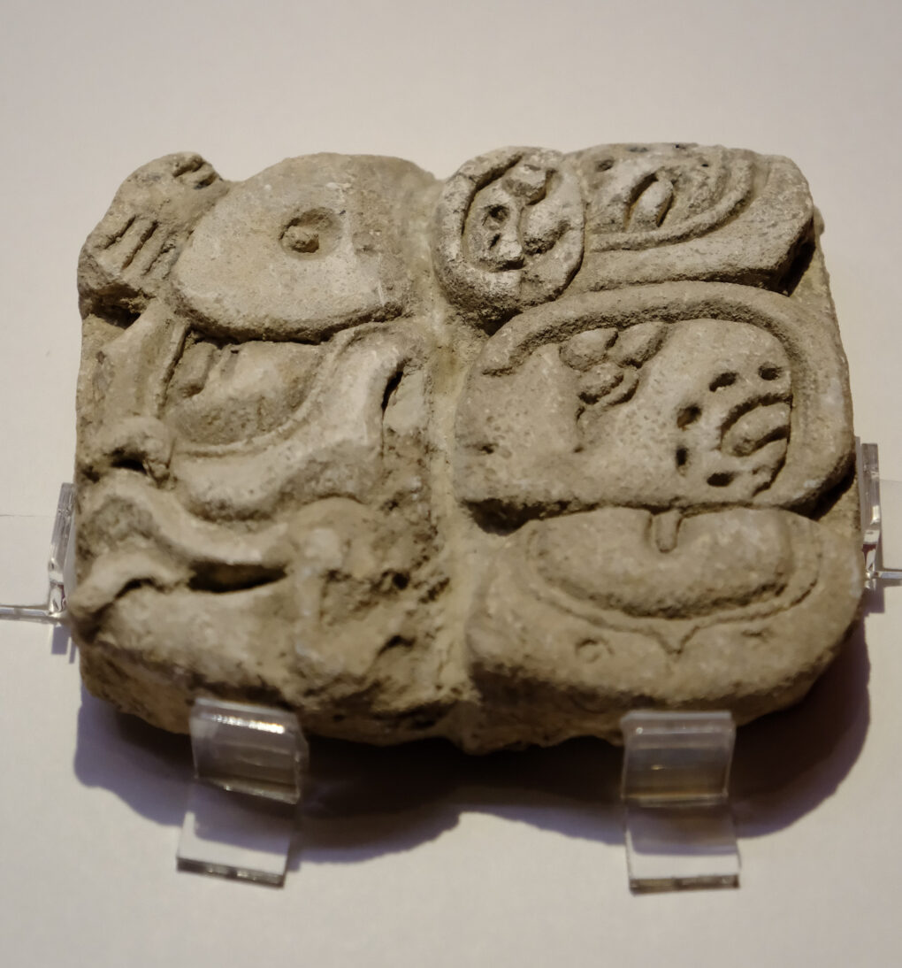 キニチ・アフカルを表す文字　　マヤ文明　722年　パレンケ、18号神殿出土