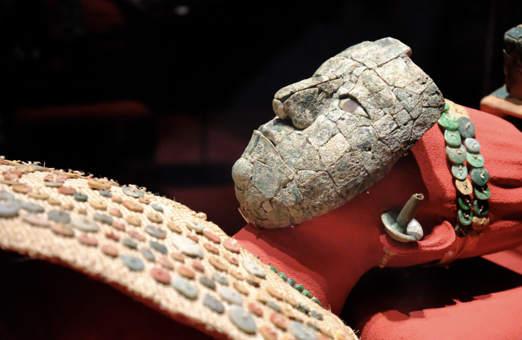 赤の女王のマスク　　マヤ文明　パレンケ　13号神殿出土　