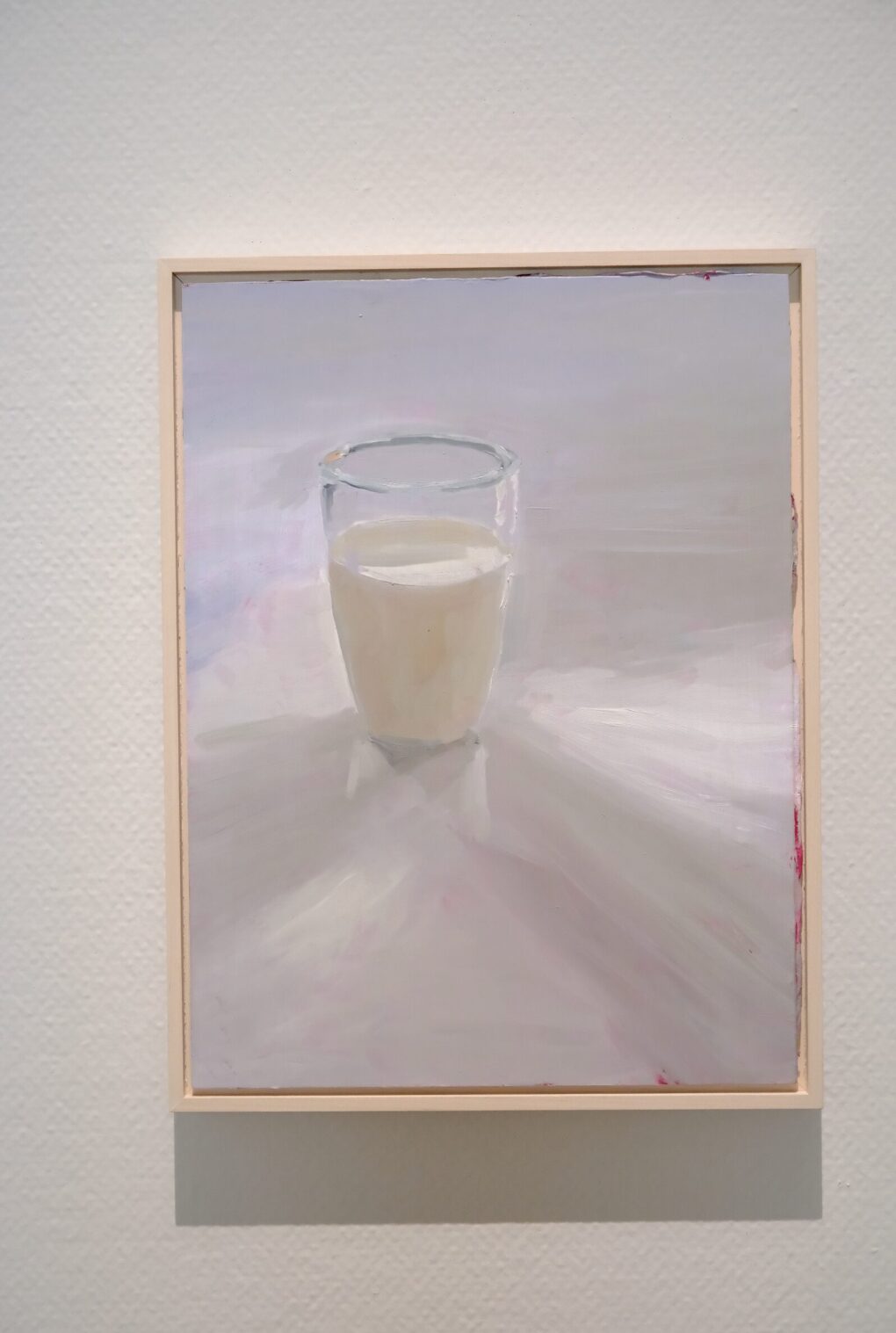 アンナ・ビヤルゲル　　milk 　 2021 アルミ板に油絵　東京オペラシティアートギャラリー